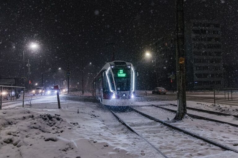 Nocny pociąg Santa Claus Express: jak zarezerwować i podróżować z Helsinek do Laponii?